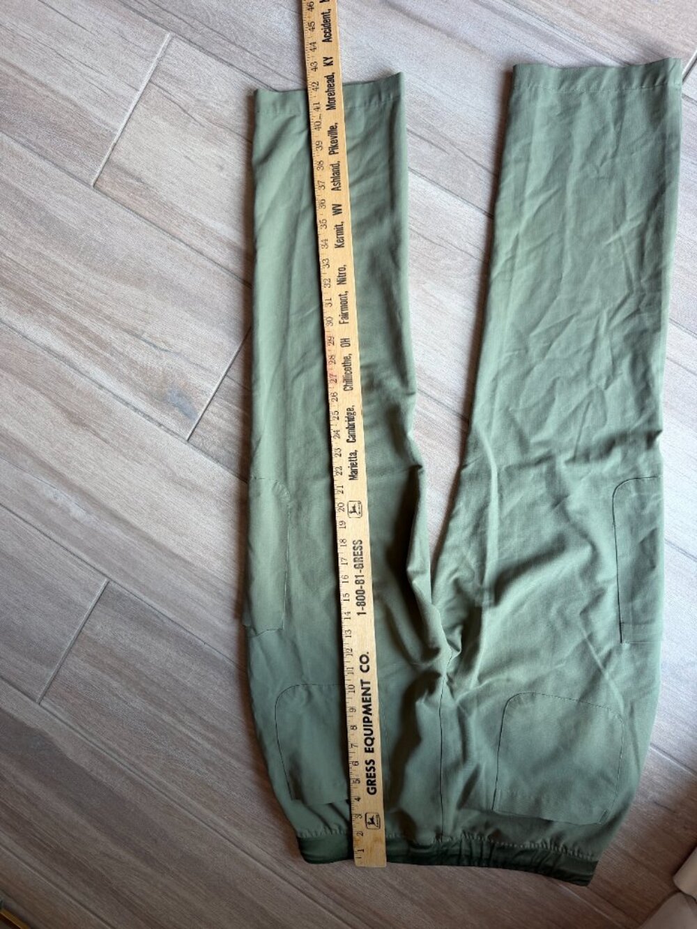 Mandala Army Green Scrub Set - V-Neck Top & Cargo Bottoms - Women's Size L - Picture 13 of 13